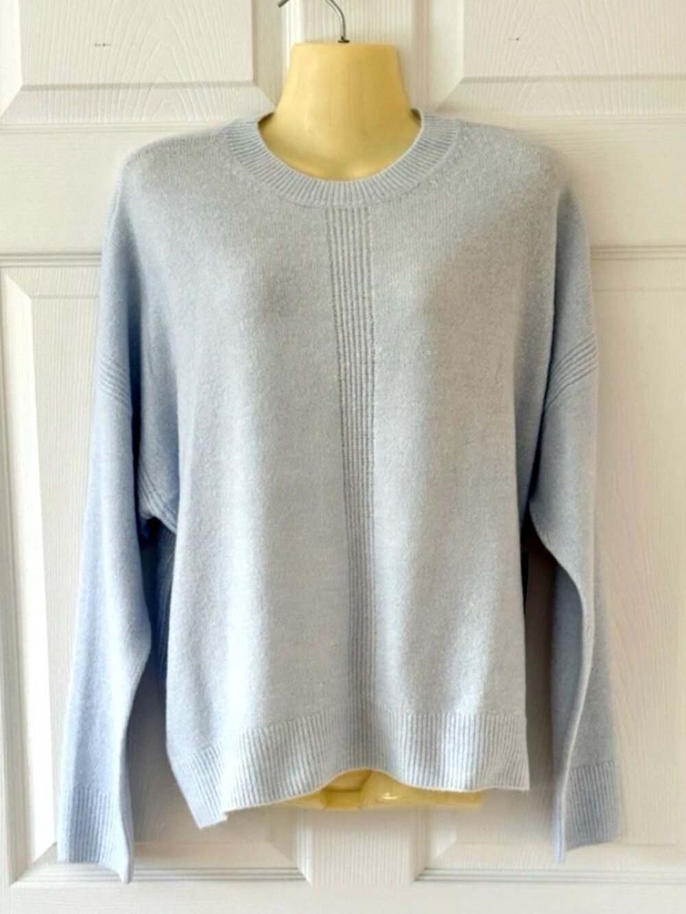 New VINCE CAMUTO Classic Crewneck Sweater Light Blue size M